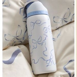 Owala UO Exclusive bow 32oz